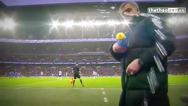 VIDEO: Mourinho tinh nghịch như đứa trẻ trước ống kính máy quay