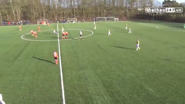 VIDEO: Cầu thủ U14 tái hiện pha ghi bàn từ giữa sân của Beckham