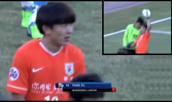VIDEO: Cầu thủ Trung Quốc tái hiện 'bàn tay của Chúa' của Maradona ở Cúp C1 châu Á