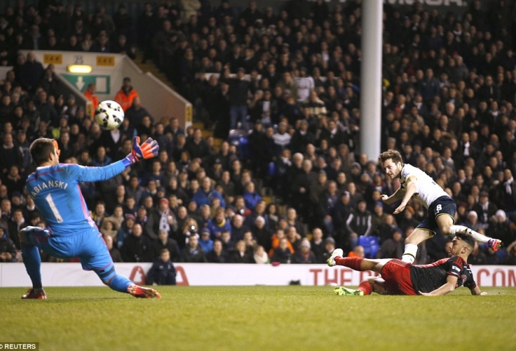 Video clip bàn thắng: Tottenham - Swansea - Rượt đuổi tỉ số
