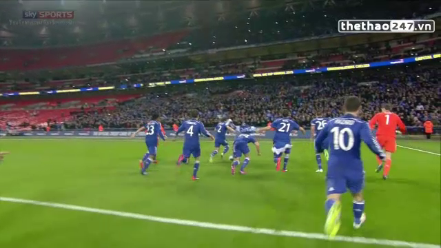 VIDEO: Sao Chelsea gặp chấn thương hy hữu khi ăn mừng chức vô địch