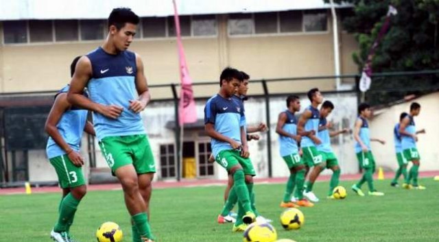 U23 Indonesia sang Hà Nội sớm để 'luyện công'