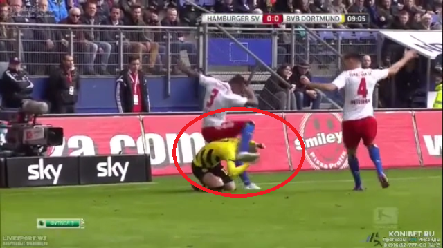 VIDEO: Tình huống Marco Reus bị đối thủ chơi xấu