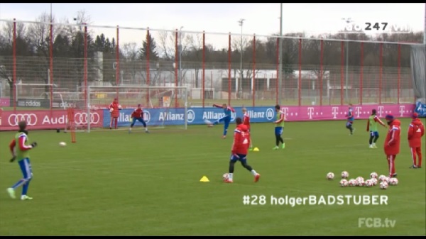 VIDEO: Các cầu thủ Bayern luyện dứt điểm bóng sống như thế nào