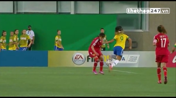 VIDEO: Pha gắp bóng siêu đỉnh của nữ cầu thủ Brazil