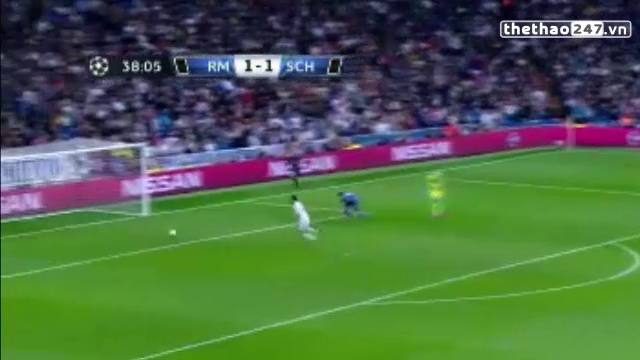 VIDEO: Hậu vệ Real tái hiện pha chuyền bóng thảm họa của Valencia