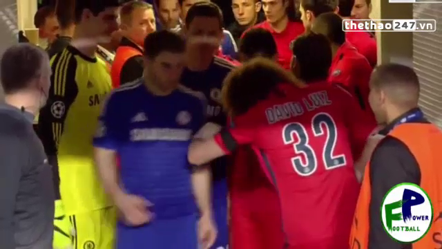 VIDEO: David Luiz gây gổ với Ivanovic trong đường hầm