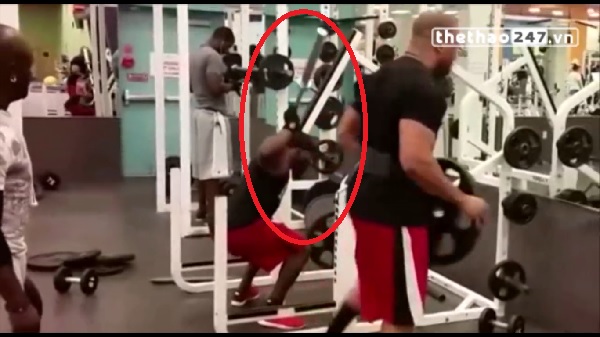 VIDEO hài hước: Thanh niên cứng đi tập gym cũng phải thật 'bá đạo'