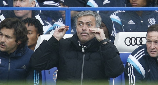 VIDEO: Phản ứng của HLV Mourinho trước pha bỏ lỡ thảm họa của các học trò