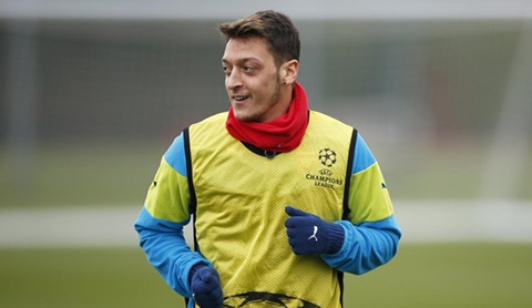 Ozil trả lời tin đồn về tương lai tại Arsenal