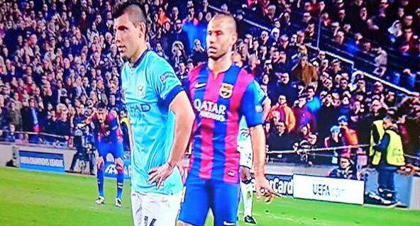 Aguero sút hỏng 11m vì Mascherano 'chỉ điểm'