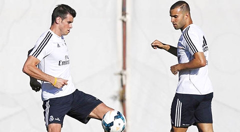 Jese và Bale bị fan tấn công sau trận thua Barca