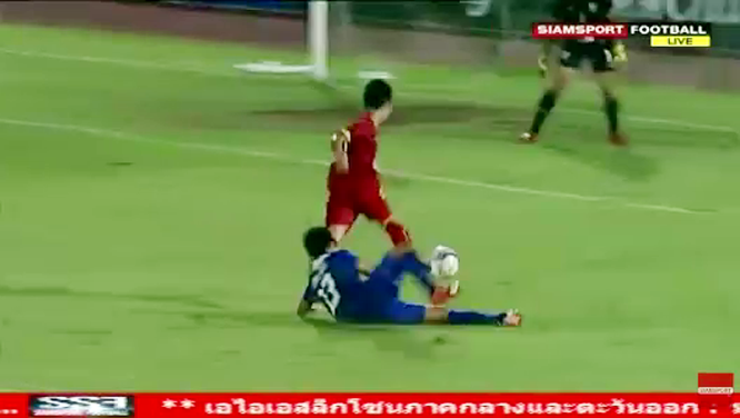 VIDEO: Pha hỏng ăn khó tin của Công Phượng vs U23 Thái lan