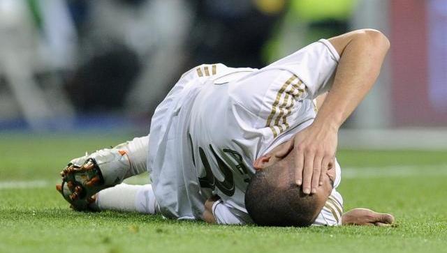 VIDEO: Pha ăn vạ hài hước của Pepe sau pha va chạm với Suarez