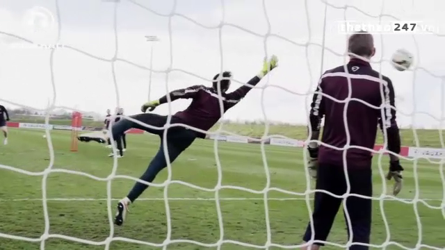 VIDEO: Xem Rooney, Kane, Welbeck thử tài 'người nhện' Joe Hart
