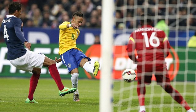 Video clip bàn thắng: Pháp 1-3 Brazil - Neymar và Oscar nổ súng