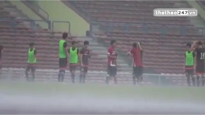 VIDEO: Buổi luyện công dưới trời mưa của U23 Việt Nam trên sân Shah Alam