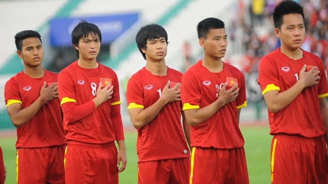 U23 Việt Nam và Malaysia đều dùng trang phục truyền thống ở trận mở màn