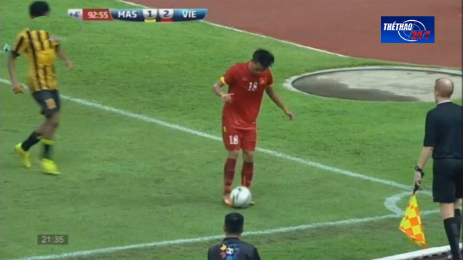 VIDEO: Tình huống câu giờ 'ngẫu hứng' của Ngọc Thắng vs U23 Malaysia