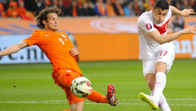Video clip bàn thắng: Hà Lan 1-1 Thổ Nhĩ Kỳ - Người hùng Huntelaar