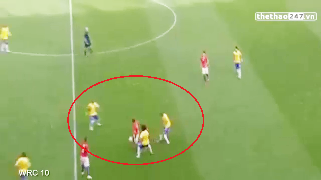 VIDEO: Alexis Sanchez làm xiếc trước 3 cầu thủ Brazil