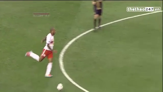 VIDEO: Thierry Henry tái hiện tuyệt chiêu chuyền bóng 'dọa ma' cực đỉnh