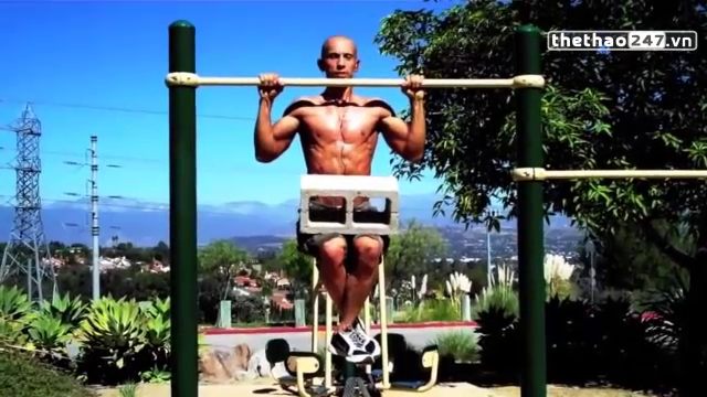 VIDEO: Xem 'thánh tập gym' Frank Medrano trình diễn lên xà