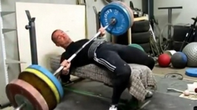 VIDEO: Những tình huống tai nạn hài hước khi tập gym năm 2015
