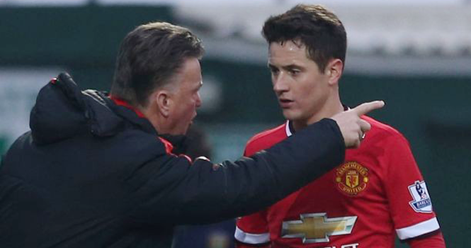 Van Gaal thừa nhận đã hôn Herrera sau chiến thắng của MU