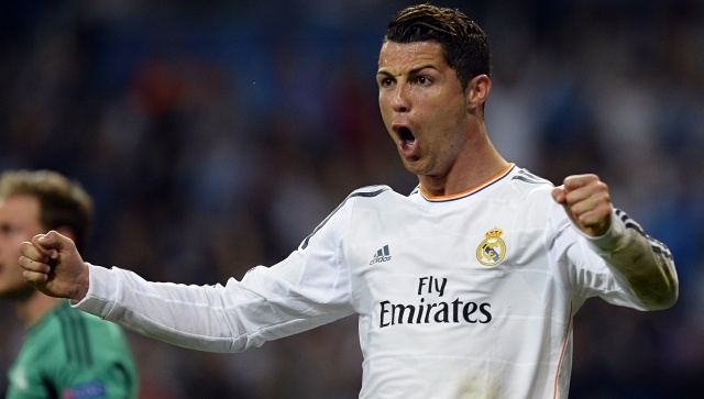 VIDEO: Cú volley đẹp mắt của Ronaldo nâng tỷ số lên 3-0 cho Real