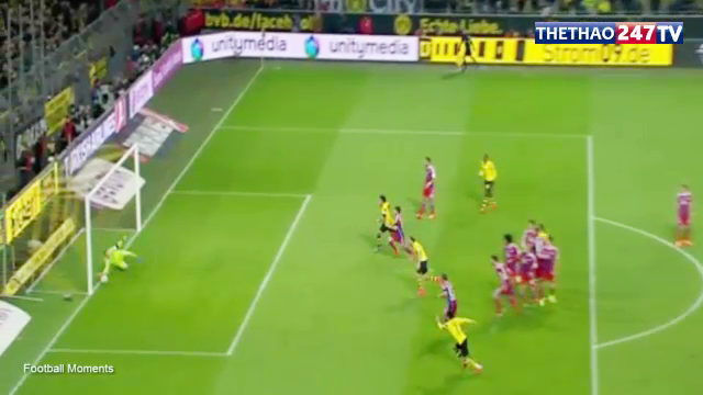 VIDEO: Pha bắt bóng 'siêu dính' của Manuel Neuer ngay trên vạch vôi