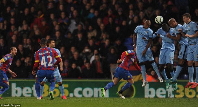 Video clip bàn thắng: Crystal Palace 2-1 Manchester City - Tan mộng vô địch