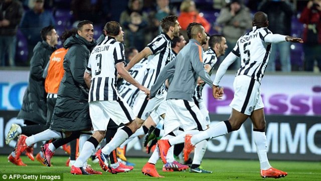 Video clip bàn thắng: Fiorentina 0-3 Juventus - 'Bà đầm già' vào chung kết