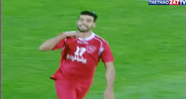VIDEO: Cầu thủ Iran ăn mừng kiểu... IS sau cú sút panenka