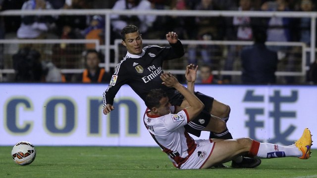 VIDEO: Tình huống ngã trong vòng cấm gây tranh cãi của Ronaldo