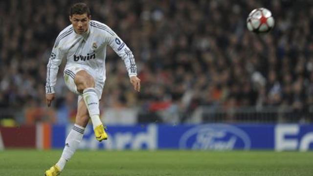 VIDEO: Ronaldo sút phạt đẹp mắt mở tỷ số cho Real