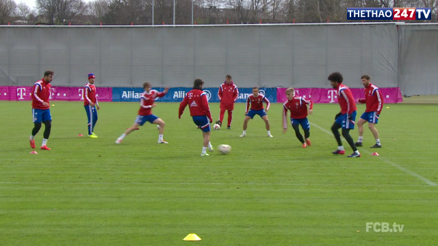 VIDEO: Màn đá ma 1 chạm khó tin của các cầu thủ Bayern Munich