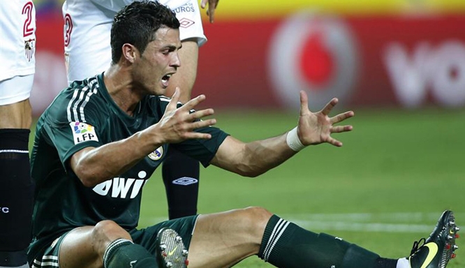 VIDEO: Xem phản ứng của Ronaldo khi bỏ lỡ khó tin cuối tuần qua