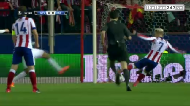 VIDEO: Real suýt phải trả giá sau pha chuyền bóng bất cẩn của Ramos