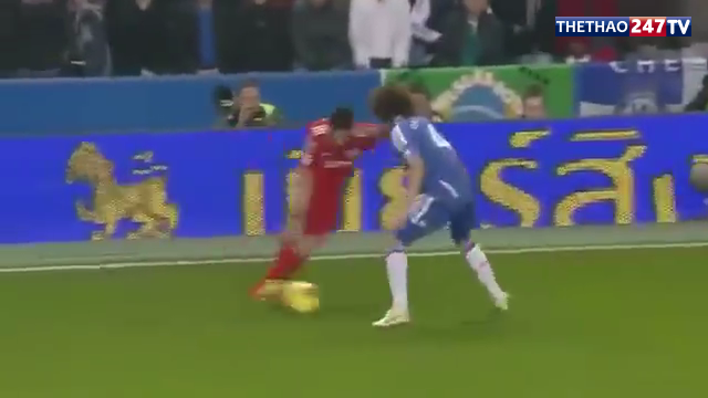 VIDEO: David Luiz từng bị Suarez xỏ háng khi còn khoác áo Chelsea