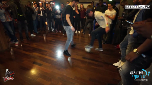 VIDEO: Hazard dễ dàng bị xâu kim khi đối đầu ông vua freestyle