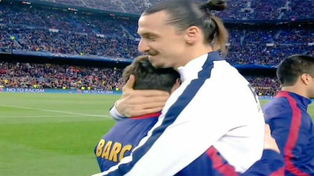 VIDEO: Ibrahimovic và Messi thân mật ở trận đấu Barca với PSG