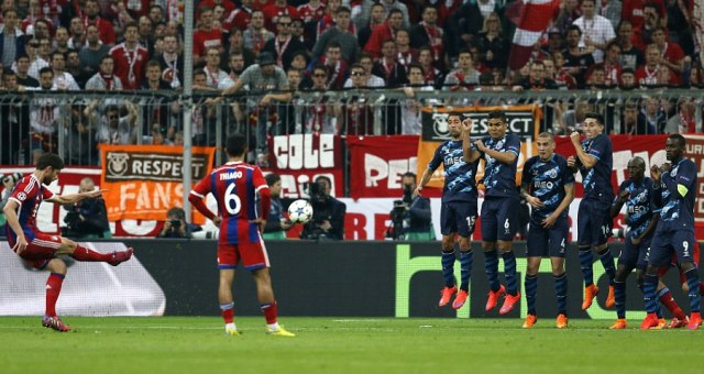 VIDEO: Xabi Alonso sút phạt thành bàn ấn định chiến thắng 6-1 cho Bayern