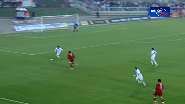 VIDEO: Không cần sút cũng ghi bàn thắng tuyệt đẹp từ 20m