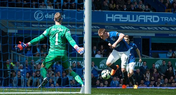 VIDEO: Sai lầm của hàng thủ Man Utd giúp Everton mở tỷ số