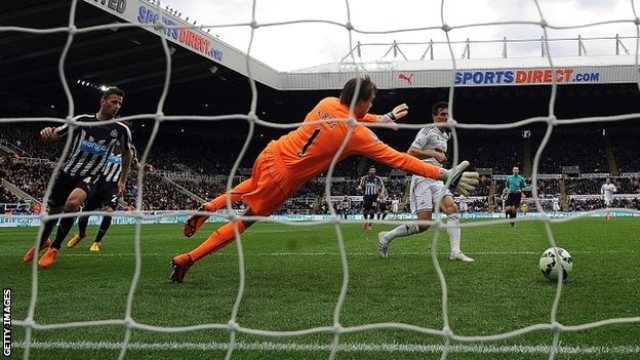 Video clip bàn thắng: Newcastle 2-3 Swansea City (Ngoại Hạng Anh)