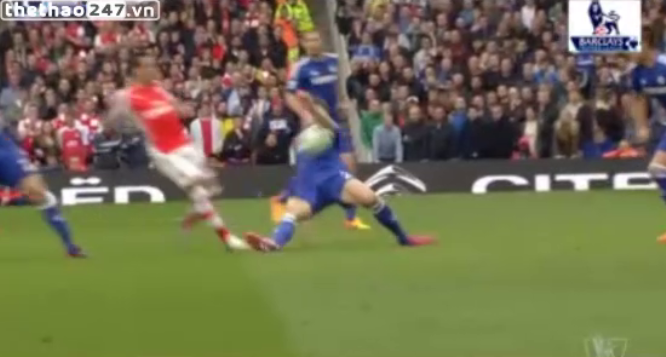 VIDEO: Cahill để bóng chạm tay trong vòng cấm, Arsenal mất oan 1 quả pen