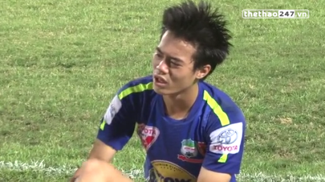 VIDEO: Văn Toàn buồn bã sau trận thua 3-4 trên sân Hàng Đẫy
