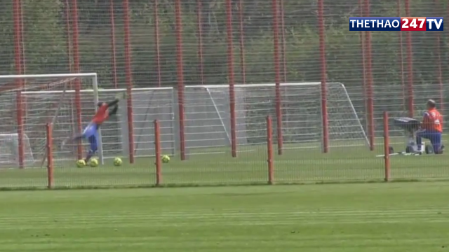 VIDEO: Phương pháp tập luyện có 1 không 2 của thủ thành Manuel Neuer