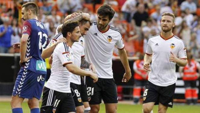 Video clip bàn thắng: Valencia 3-1 Eibar (V34 Serie A)